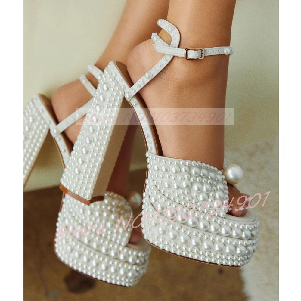 Block Heel Ankle Boots - Sandali con plateau con perle bianche