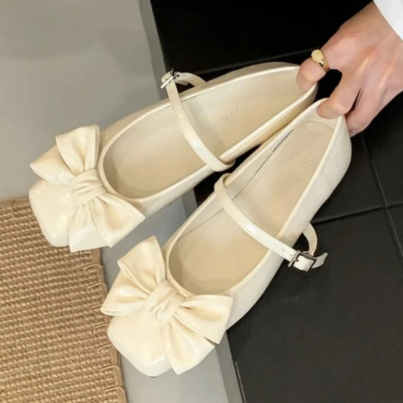 Women Shoes Brand - Décolleté da donna dorati con design